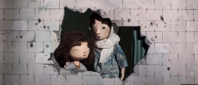 11 yandaki Filistinli Warai, doduundan beri evlerin yllar boyunca st ste kurulduu kk bir mlteci kentinde ailesiyle birlikte yaamaktadr. Warai'nin ok sevdii bykbabas Sidi, 1948'de evinden kovulduktan sonra kampa yerlemi ilk insanlardan biridir. Umudunu yitirdii bir gn bykbabas Warai'ye Galile'deki terk etmek zorunda kald eski evinin anahtarn teslim eder. Dedesinin hikayeleriyle byyen Warai, kamp evresinde kayp umutlarn ararken yaadklarn nesilden nesile aktarma frsatna kavuacaktr.