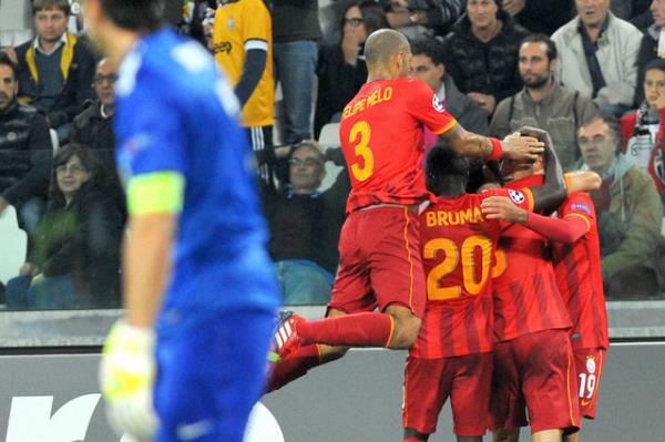 <b>DAILY MAIL:</b> Drogba'nn gol att mata Mancini'nin adamlar puan son anlarda kard