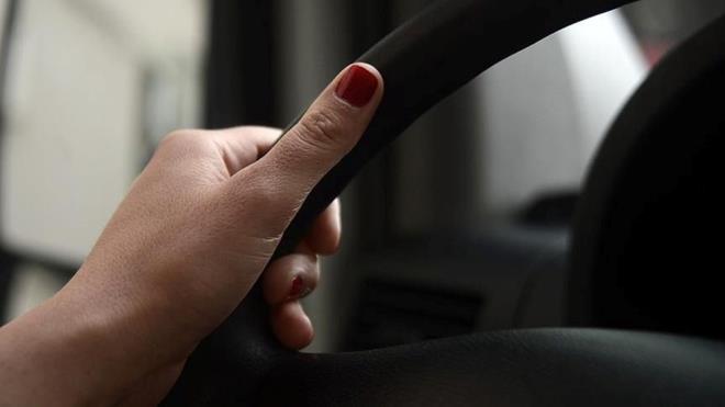 ESK SRC BELGELER GEERSZ HALE GELECEK<p>    Kanuni sre ierisinde yenilenmeyen eski tip src belgeleri geersiz hale gelecek ve ehliyetini yenilemeyenler ara kullanrken yaptrmla karlaacak