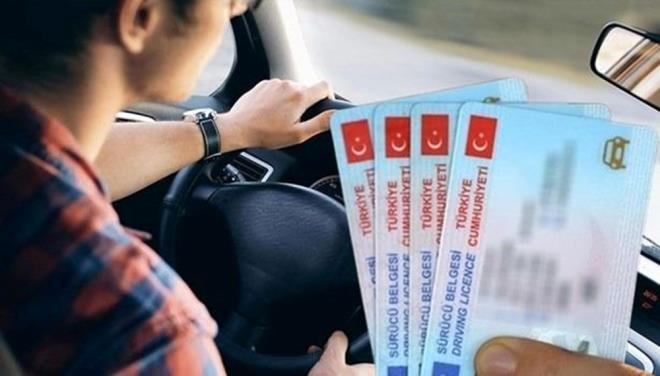 Karayollar Trafik Ynetmelii'nin 1 Ocak 2016'da yrrle giren geici 10'uncu maddesi uyarnca src belgelerini deitirme ilemlerinin 5 yl ierisinde tamamlanmas gerekiyordu.