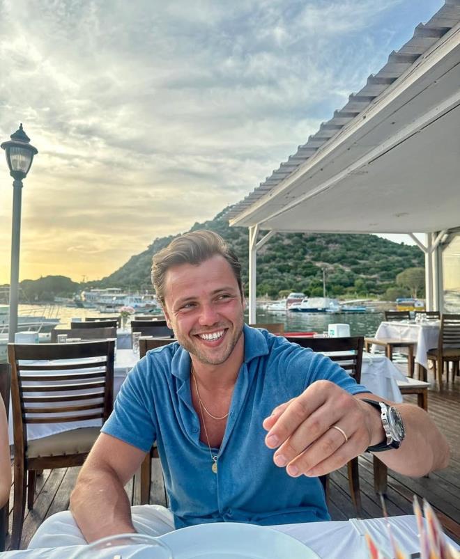 zel hayatn gzlerden uzak yaamay tercih eden nl oyuncu, brahim Selim?in YouTube program ?brahim Selim ile Bu Gece?ye katld.