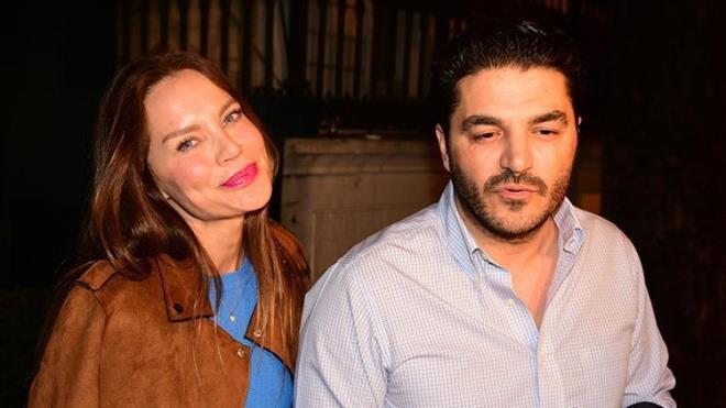 Uur Akku, 8 Kasm gn ei Ebru all'ya boanma davas atn duyurdu. Akku, 5 yldr evli olduu Ebru all'dan neden ayrldn sosyal medya hesabnda aklad.  <p>  "BOANMA DAVASI ATIM"  <p>  Boanma dilekesini paylaan Akku u ifadeleri kulland:  <p>  "Bugn 7 yldr beraber olduum ok severek ok ak olarak ve ok emek vererek evlendiim eim Ebru all'dan boanmak iin Beykoz 1. Aile Mahkemesine bavurdum ve avukatm araclyla boanma davas atm. Boanmak isteme sebebimle ilgili yakn evrem, beni seven ailem ve tanyan herkes bir eyler yazp izecek, konuacak. Bunu bildiim iin buradan yazmak istedim."