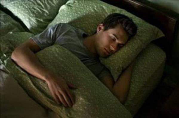 Bunun yarsn gece yaar ve bu srete genelde uyur.