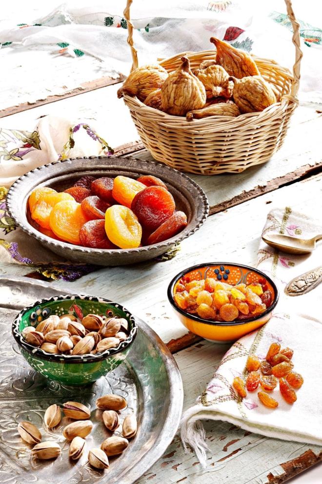 BEYN GELTRR    Beyin salnn korunmasnda kuruyemiler byk rol oynar. Unutkanlk, bunama, alzheimer gibi rahatszlklarn nne gemeye yardmc olur. zellikle dzenli olarak tketilen ceviz, beyin sal iin en nemli kuruyemitir.