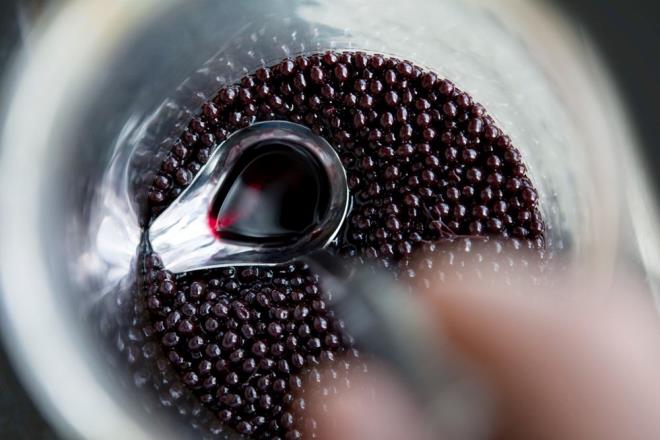 Bu yntem kendi gelitirdiimiz bir yntemdir. Kullandmz yntemle kara mrver meyvesinin yapsnda yer alm olan kansere kar etkili olabileceini dndmz bileikleri saf bir halde ztleyebildik. Bu sonu bizim almamzn u anki aamas iin zaten olduka verimli bir basamakt ve baaryla sonulanm oldu. Sonraki basamakta da biz bu bileenlerin yapsna dair zellikleri inceledik.