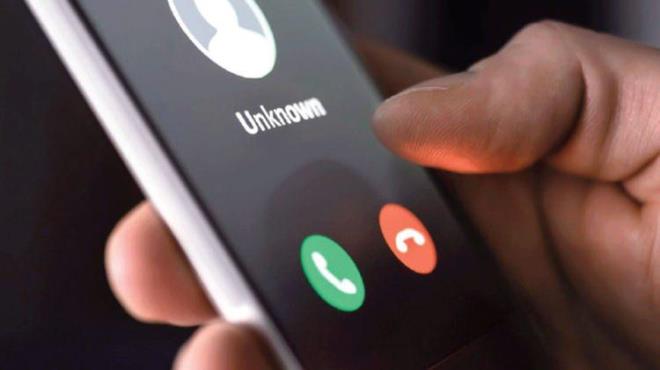 Akll telefonlar, bilgisayarlar ya da sosyal medya gibi aralarla masum insanlar hedef alan dolandrclar yeni bir yntemle akna evirdi.