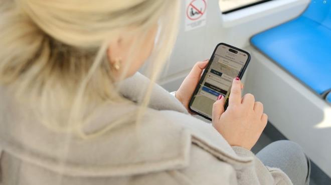 Vatandalar, akll telefonlarnn kablosuz an aarak, alar ksmnda bulunan Ulampark Wi-Fi adresine tklayacak ve karlarna kan yelik aamalarn tamamladktan sonra internetten cretsiz olarak faydalanabilecek.