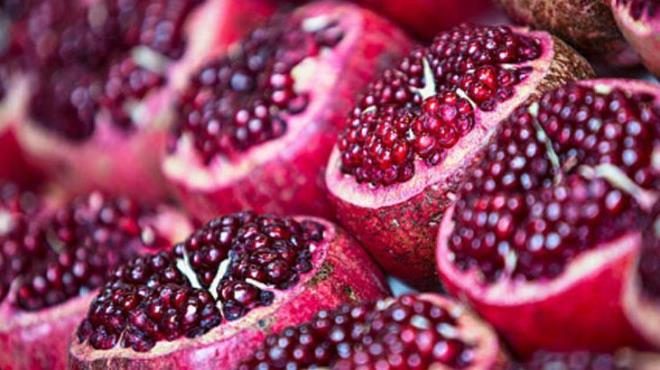 Narn asidik ve lifli yaps, tuzun mideyi yattrc etkisiyle birletiinde sindirimi hzlandrr ve hazmszlk sorunlarn zer. zellikle yemeklerden sonra narn zerine tuz serperek tketebilirsiniz. Sindirimi yava olan kiiler iin ok faydaldr.