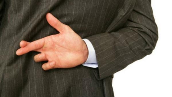 Dilekede, S.S.'nin eini 10 yla yakn bir sredir Lominika N. J. isimli yabanc uyruklu bir kadnla aldatt ve bu ilikiden de bir ocuunun bulunduu ileri srld.