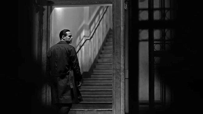 14. Ripley    Andrew Scott'n barolnde yer ald dizi,  Patricia Highsmith'n The Talented Mr. Ripley adl romanndan uyarland. Dizide bir dolandrc, talya'da sra d bir i alnca zenginlerin ayrcalkl dnyasna adm atar.