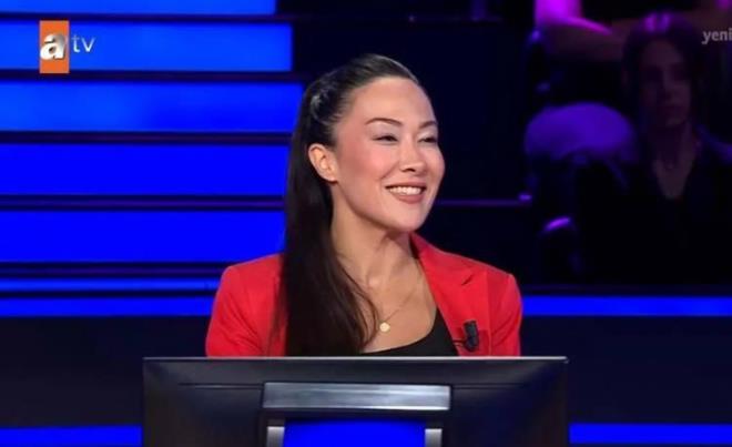 Joker hakk da kalmayan yarmac 300 bin TL deerindeki soruyu uzun bir sre dnd ve yarmadan ekilme karar ald.