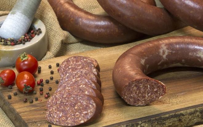 Tarm ve Orman Bakanl, gda sahtecilii yapan firmalar ifa etmeye devam ediyor. Son listede, Adana'da bir kasabn satt sucukta at ve eek eti tespit edildi. Ayn kasap, 18 Kasm'daki listede de benzer hile nedeniyle gndeme gelmiti.