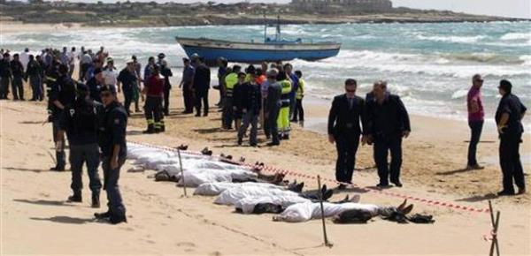 talya'da kaak gmenleri tayan bir tekne Lampedusa Adas aklarnda batt. Olayda imdiye kadar en az 82 kii ld.