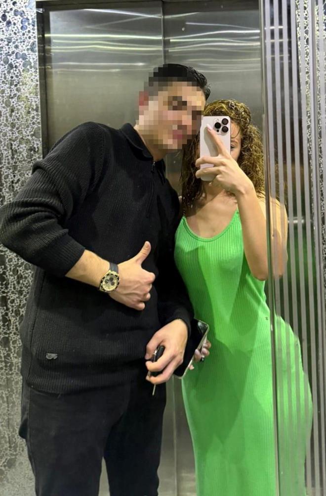 "DVE DVE LDRECEM"    Yaadklarn anlatan S.A., unlar syledi:    "Benim seninle olan konularm bitti dedim. Reddettim, onu istemediimi syledim. 3 gn sonra tekrar mesaj yazd. 'zr dilerim. Bir eyleri tekrardan halledebilir miyim? Konuabilir miyiz? Sana kendimi ifade etmek iin her eyi yapacam' diye syledi. Ben de bulumay kabul ettim. Yolda giderken 'Bugn de senin mutlu gnn olacak. Seni dve dve ldreceim. Sana retmenler Gn hediyesi brakacam' dedi.    Sonrasnda 'Senin bu gzelliinden hibir ekilde eser kalmayacak. Bu aynaya son defa bakn olacak' dedi. 'Bir daha hibir erkek seni beenemeyecek' dedi. 'ndir beni arabadan' dedim. 'aka yaptm. Ben sana hi yle ey yapar mym?' dedi. Sonra kafeye gittik, elence merkezine gittik. Problem yok, iekler alyor. Kendini affettirmeye ynelik eyler yapyor.    Elence merkezinden ktk, yolda gidiyoruz. Sohbete dahil olmak isteyince sinirlenip, sam direksiyonun oraya yaptrd ve yumruk yumrua dvmeye balad. Baryorum, yardm edin diye Bayram hibir ekilde yardm etmedi. Sonra Bayram'la birlikte aratan indik. Hseyin tekrar samdan tuttu ve beni yere yaptrd. Kaldrma kafam arpt. Uyandmda arabann ierisindeydim.