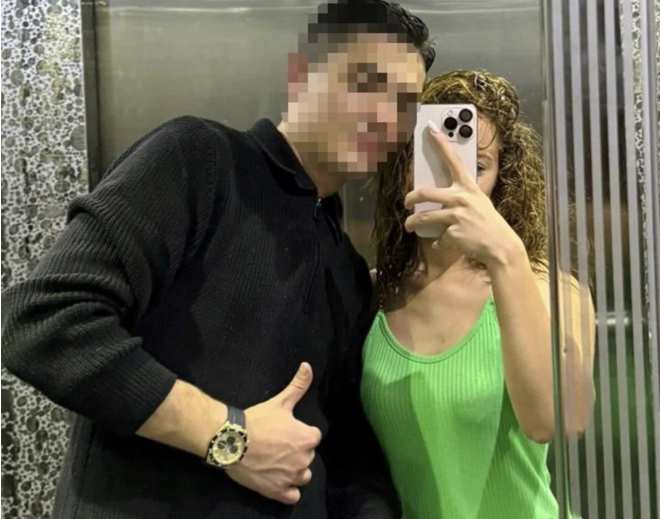 Uyandmda zerimdeki kyafetimin olmadn grdm. Ceketimi istedim. 'Bana bir ey verin' dedim, vermediler. Hseyin, 'Daha bir de ceketi mi istiyorsun' deyip tekrar dvmeye devam etti. Telefonumu, czdanm aldlar. Hibir yere gidemeyeyim diye arabay kilitlediler. Sonra Hseyin beni evine gtreceini syledi.    Beni yolda dve dve bayltt. Bir arkadan arad, '15 dakikaya bir cenazemiz var. Mezar hazrlar msn' dedi. Korkudan altma yaptm. Uyandmda onun evinin iindeydim"