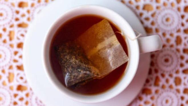 MSLN AY POET NASIL DKLR?<p>    10,2?ye 7,6 santim boyutlarnda aartlmam bir mslin paras keserek ie balayn. Kuman boyanmadndan veya aartlmadndan emin olmalsnz. Kuma uzun kenarlardan birinde 1,3 santim aa katlayn.