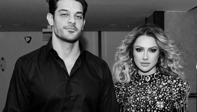 Hadise, gerei ilk kez aklad. Fatih Altayl, arkcya "Durduk yere ani bir evlilik oldu. Niye ani bir evlilik? Ben bazen merak ediyorum insanlar niye evleniyorlar diye rahat m batt diye?" diye sordu.