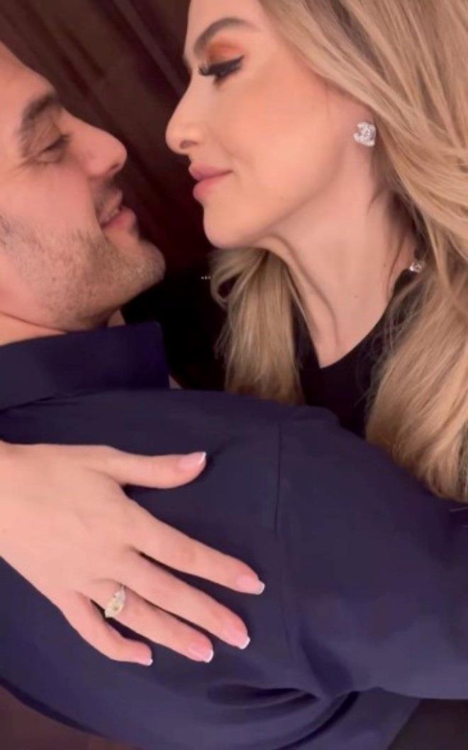 Hadise szlerine "nsan neden evlenir? O an yle hissedersin. yi hissedersin, rahat hissedersin ve inanrsn. Ben bugne kadar inanmadm bir eye girmemiimdir ama olmad bu kadar. Bir daha evlenir miyim? 'Evet' bir daha boanr mym 'Evet" diye devam etti.