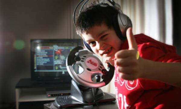 Gzde sulanma, kant, ar, okurken zorlanma, yazlarn birbirine karmas, gz ve ba ars olmas, ba eik tutarak okuma, gzleri ksarak bakma, odaklanma problemleri gz hastalklar belirtisidir.