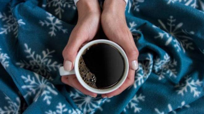 Kahve tketimini farkl bir deneyim noktasna tamak isteyenler, ierisine eitli baharatlar dahil ederek tketebilir. zellikle tarn, kakule, muskat, karanfil, safran, zerdeal ve lavanta tercih edilen baharatlar arasnda yer alyor. Bu tatlar deneyerek kahvenizi kiiselletirebilirsiniz.