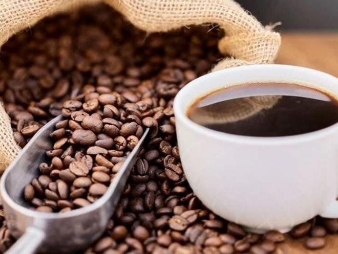 GNDE NE KADAR KAHVE TKETLMEL?    Kahve birok fayda salyor gibi grnse de , daha fazlas mutlaka daha iyi anlamna gelmez. Aratrmaclar, optimum tketim seviyesinin gnde yaklak 2-3 fincan olduunu buldular. Bunun tesinde, faydalar sabitlenme eilimindedir ve ar alm kayg, uykusuzluk ve sindirim sorunlar gibi olumsuz yan etkilere yol aabilir.