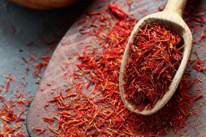 "Journal of Affective Disorders" dergisinde yaynlanan bir alma, safrann stresi azaltma ve genel zihinsel berrakl artrma zerindeki olumlu etkilerini dorulad ve onu youn sabahlarnz iin mkemmel bir katk haline getirdi.