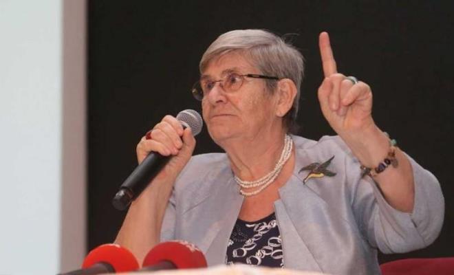 Konserve gdalar, uzun vadede vcutta birikerek toksik etkiler oluturabileceini vurgulayan Canan Karatay, bu gdalarda bulunan katk maddeleri, eker, tuz ve doymu ya oranlarnn vcutta olumsuz etkiler oluturabileceini belirtti.