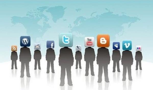 Gvenlik kameralar her tarafmz sarm durumdayken, Google ve Facebook tm bilgilerimizi topluyor. nsanlar, bu durumda farkl kiiliklere brnerek, dijital dnyada birden fazla kimlikle yaamaya balayabilir.