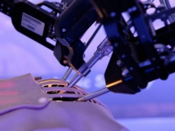 <p><b>Artrlm insanlar</b></p>    nsanlar bilgisayarlarla birletiren teknolojinin yan sra, gelecein insanlar genetik mhendislikten geecek, biyolojik zellikleri artrlacak. Ftrist Jamais Cascio, "Biyolojik gelimeler, olduka tehlikeli ve pahal olacak...