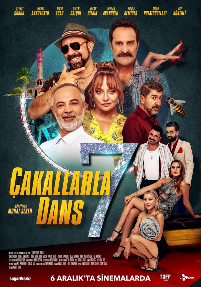 AKALLARLA DANS 7    evket oruh, Timur Acar, Murat Akkoyunlu?dan oluan barolleriyle ok beenilen akallarla Dans serisinin yeni filmi akallarla Dans 7, bir gzellik yars&#807;masnn organizasyonunda grev almak iin zmir?e giden ekibin yaad maceralar konu ediniyor.    Gzellik yarmasnda kzlarn kostmleri zerinde ok sayda ham prlantann bulunmas ortal kartrr. Kral Mustafa?nn dzenledii yarma, aslnda yurt ds&#807; ile gerekles&#807;tireceg&#774;i ham prlanta ticaretinin klfdr. Bulduu prlantalar ele geiren Nalan, akallarn da destei ile Mustafa?nn kralln temelinden sarsar.
