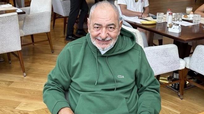 "MERHABA HAYAT"  <p>  nl isim, paylamna "Merhaba Hayat" notunu dt.<BR>    Muhtar'n paylamna ok sayda "Gemi olsun" yorumu geldi.