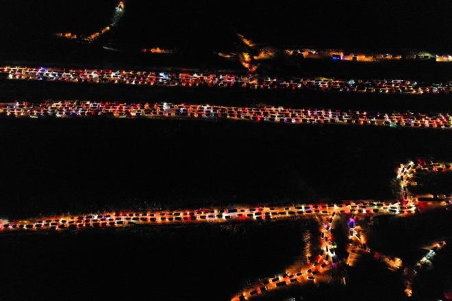 Muhalifler am'n Esad'dan kurtulduunu aklayarak "karanlk gnler sona erdi" ifadelerini kulland.