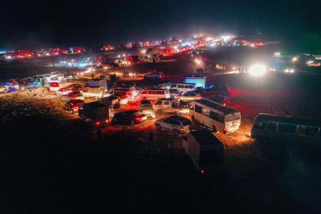 Colani, "Gemie dnmek yok, 2011'de balattmz yolda ilerlemeye kararlyz. Gelecek bizim." diye konutu