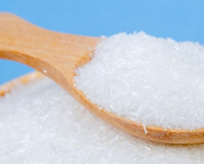 in tuzuna alternatif olarak hidrolize etilmi bitkisel proteinler nerilebilir. Bu maddeler de yemeklere umami tad katar. Domates, peynir, soya sosu ve baz mantar trleri doal umami kaynaklardr ve bu gdalardan elde edilen lezzet arttrclar, MSG yerine kullanlabilir.