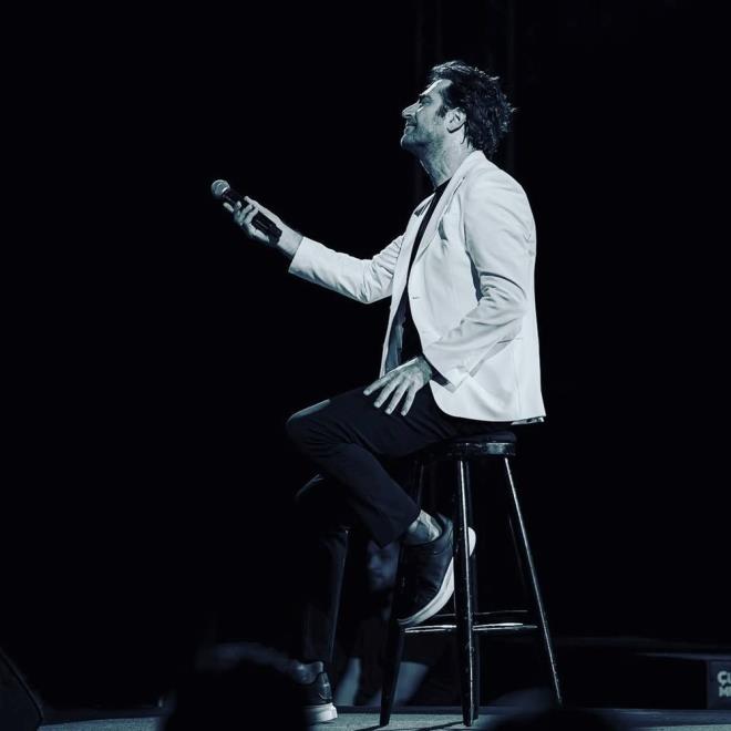 ANNESN TOPRAA VERD<p>    Annesini Diyarbakr'da topraa veren Mahsun Krmzgl, sosyal medya hesabndan ocukluk yllarnda annesiyle ekilmi bir fotorafn paylaarak, bu zor gnlerinde yannda olanlara teekkr etti.