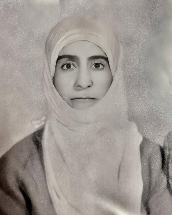 "CANIM ANNEM KAYBETMENN ZNTSN YAIYORUM"<p>    Annesinin bir fotorafn paylaan nl isim, "Canm annem Faike Ark? kaybetmenin derin zntsn yayorum. Cenazesi yarn (Cumartesi), Diyarbakr Selahattin Eyyubi Camii?nde, le namazna mteakip klnacaktr" ifadelerini kullanmt.  <p>