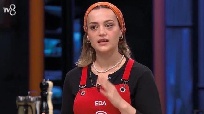 'KONUMA KOMKT'  <br>  Eda sz olarak, "Bu konuma gerekten ok komikti. Ben adaletli olduum iindi. Senin yaptn profesyonellik deildi o baka bir eydi. Seninle benim yaptm arasndaki fark anlyor. Semih'in daha ok zorluu vard ald yemekte, irin'e de giderken yaz beni arkada olarak sakn ey yapma" dedim diyerek Beyza'ya tepki gsterdi.<br><br>'SADECE KAPTAN SETM VE KT NYETL OLDUM'<br>    Beyza, "Ben irin'i potaya yollamadm. Ben irin'i sadece kaptan setim ve kt niyetli oldum. Ben ok iyi anladm neyin ne olduunu. Siz kendi aranzda dnmyorsunuz ama ben yapnca dnyorsunuz" diyerek kendini savundu.