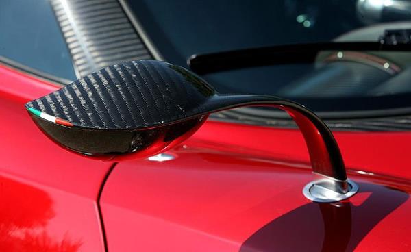 <p><b>4. PAGANI HUAYRA</b></p>  D aynalar