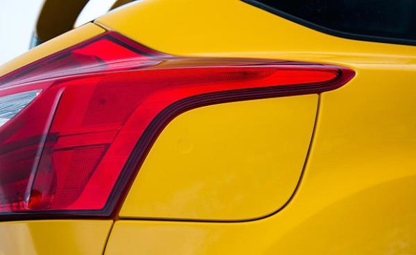 <p><b>1. FORD FOCUS </b></p>  Hatchback yakt deposu kapa