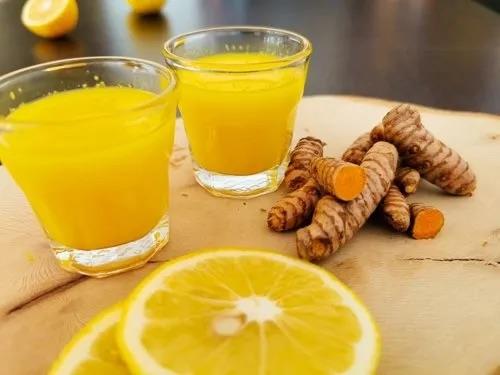 GNGER SHOT NEDR?<p>    Ginger shot, taze zencefilin youn bir ekilde kullanld, kk miktarlarda tketilen bir iecektir. eriindeki zencefilin doal faydalar sayesinde, gne balarken ya da yorgun hissettiinizde enerjinizi artrmak iin ideal bir zmdr.