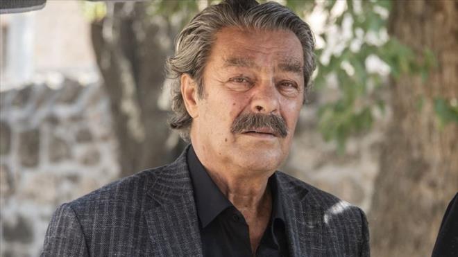 Kadir nanr, 24 Mart'ta beyin damarna pht atmas nedeniyle acil olarak mraniye Eitim ve Aratrma Hastanesi'ne kaldrlm ve 4 aylk youn bakm srecinin ardndan taburcu olmutu.