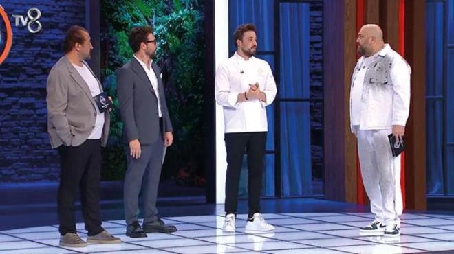MASTERCHEF'E HASAN BLTEKN KONUK OLDU<p>    Masterchef'in nceki kak alm yarmaclarndan Hasan Biltekin yarmaya konuk oldu. Yarmaclar Hasan'n nceki yarmalarda kak ald tabaklardan 'Ormanda lkbahar' yapt.