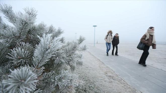 ARTVN VALL'NDEN AIKLAMA    Artvin'de il merkezi ile avat, Murgul ilelerinde eitime 1 gn ara verildi. Valilikten konuya dair aklama geldi.    Olumsuz hava koullar nedeniyle ulamda aksamalar yaanabilecei aktarlan aklamada, unlar kaydedildi:    "rencilerimizin gvenlii iin oluabilecek riskler dikkate alnarak merkez ile ve bal kyler ile avat ve Murgul ilelerindeki ilk ve orta dereceli okullar, zel eitim ve rehabilitasyon merkezleri ile halk eitim merkezinde eitim retime, Borka ilesinde ise tamal eitime 17 Aralk Sal gn 1 gn sreyle ara verilmitir."    Aklamada merkez, avat ve Murgul ilelerinde kamu kurumlarnda grev yapan hamile ve engelli personelin de ayn tarihte izinli saylaca bilgisi paylald.
