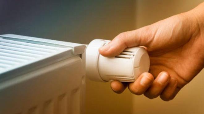 Birok kii, bu detay bilmedii iin kombiye yakn olan petekleri de sonuna kadar aabilir. Bu nedenle kombi tm petekleri ayn anda stmaya alr. Hepsine yetiemeyince de uzaktaki petekler souk kalmaya veya ge lklamaya balar.