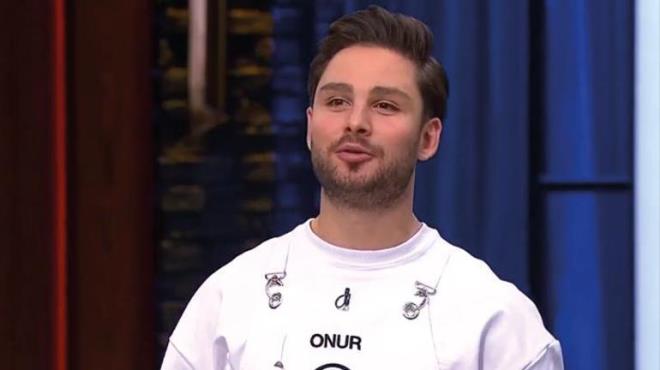 Onur, "Ben stres alrm 10-15 dakika. Hayatta beni zecek tek ey belirli bir noktada ailemin kaybdr. Beni zebilecek tek ey odur. Olmazsa tekrardan deneyeceiz, elimden gelenin en iyisini vereceim." ifadelerini kulland.