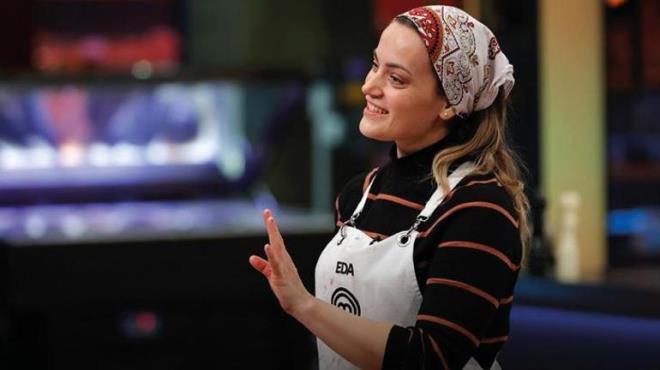BENC SM  <p>  Masterchef'te ceket yarnda ilk altya kalan beinci isim Eda oldu