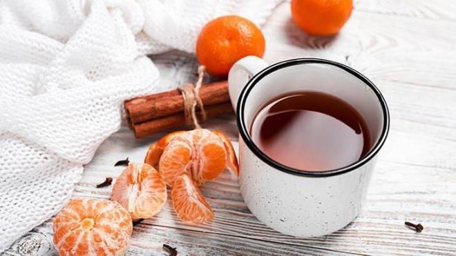 AY OLARAK DEMLEYN    Birok farkl kullanma sahip olan mandalina kabuklar ile kendinize ay demleyebilirsiniz. Kabuklar bir aydanl iine koyun  ve stne su ekleyin. Kaynattnz karm bir ay bardana koyun. Ve mandalina aynz hazr...