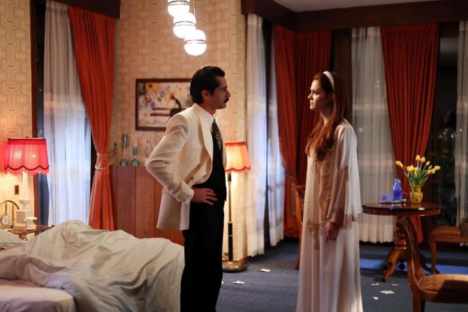 "RN, HZNL BR PRENSES"  <p>  te yandan Burcu Cavrar, canlandrd irin karakterini "Seyircinin hem kzaca, yer yer sevecei, yer yer hak verecei bir karakter. nk ocuksu bir yan var, ok martlarak bytlm. Varlkl bir ailenin kz, her istedii yaplm ama sevgiyle ilgili skntlar var. Dolaysyla istedii eylere sahip olamadnda saldrganlaabiliyor. Elinden oyunca alnm bir ocuk gibi iinden bambaka biri kabiliyor. Krgn, hznl bir prenses kendisi?" szleriyle anlatmt.