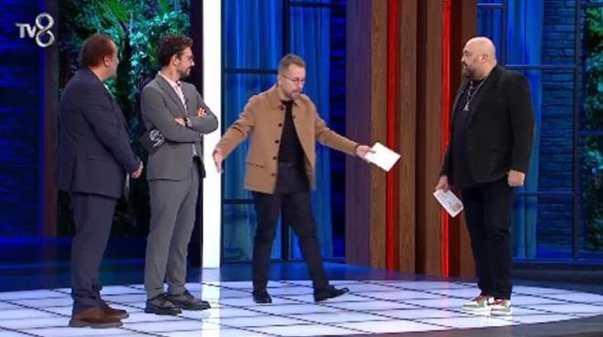 GASTRONOM TARH YENDEN YAZILIYOR<p>    anlurfa'da almalar yapan nl ef mr Akkor, gastronomi tarihinin yeniden yazldn belirtti ve bulgular byle anlatt;<p>Dnya Neolitik Kongresi anlurfa'da yapld iin Kasm'n sonuna kadar kazdk. imdi niversitede btn bunlar oturup konuma, laboratuvar sonularn bekleme, oturup makaleleri yazma zaman. O yzden Mays'a kadar da bu aamadayz ama ok gzel eyler var. ok nemli iki buluntu var, bunlardan bir tanesi. Artk yufka ekmek kalntlarnn, 12 bin yl nce olduu resmi olarak laboratuvarda ispatland. Bu ne demek oluyor? Bu topraklarda 12 bin yl nce ekmek yapma pratiini geip, ekmek retme pratii gryoruz. Neden? nk bulduumuz alanda aa yukar 5 bine yakn tme ta ve buday oraklar var. Onlar da obsidyenden yaplm ve onlarn ular hala parlyor. nk kullanldka kopardka buday obsidyenin zerinde parlaklk brakyor. Ve 5 bin tane tme tan bir yerde buluyorsan ve bu kadar ba varsa oradaki nfus artk ekmei profesyonel olarak yapyor demek. Laboratuvarda da bu sonucun gelmesini bekliyordum. Geldi.