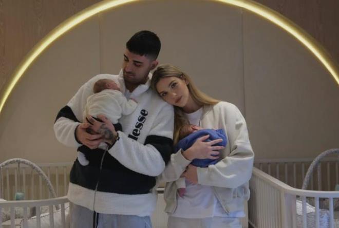 YASEMN EFKATL    Yasemin efkatli ve do Tatlises, 22 Ocak 2024 tarihinde ikiz bebeklerine kavutu. nl ift, bebeklerine kendi babalarnn adn koydu. kizlerden birinin ad brahim Ayel dierininki ise Sinan Emir oldu.